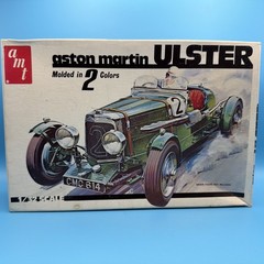 AMT Aston Martin Ulster 1:32 Scale Model Kit. MOLDED IN 2 Colors. READ