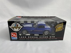 1/25 scale 1996 Dodge Viper GTS Indy 500 pace car by AMT ERTL