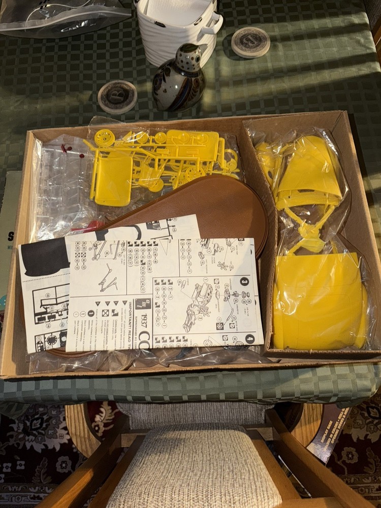 Vintage AMT 1937 Cord 812 Supercharged Convertible Coupe 1/12 Yellow Model Kit