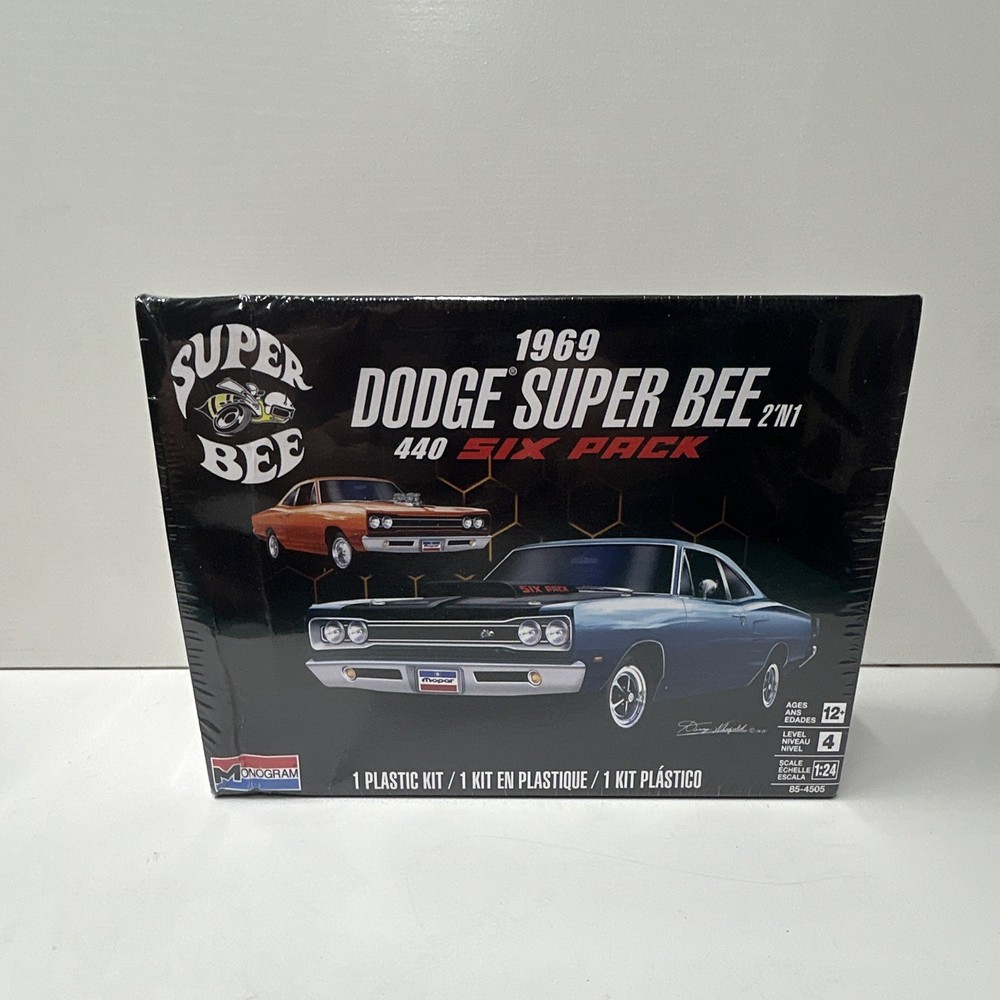 Monogram 1969 Dodge Super Bee 440 Six Pack 1:24 Plastic Kit 2-in-1 85-4505