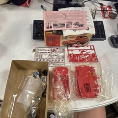 Lindberg Little Red Wagon Dodge Pickup 1:25 Plastic Model Kit Skill 2 MPN 72158