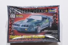 REVELL MOTORWORKS 1979 FIREBIRD STREET MACHINE SCALE 1:25 MODEL KIT NEW 85-0807