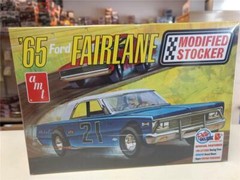 AMT 1190 ’65 Ford Fairlane Modified Stocker model kit
