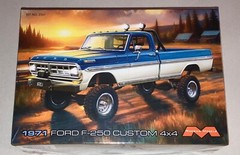 Moebius 1971 Ford F-250 4×4 Lifted Pickup Truck 1:25 scale model car kit 2567