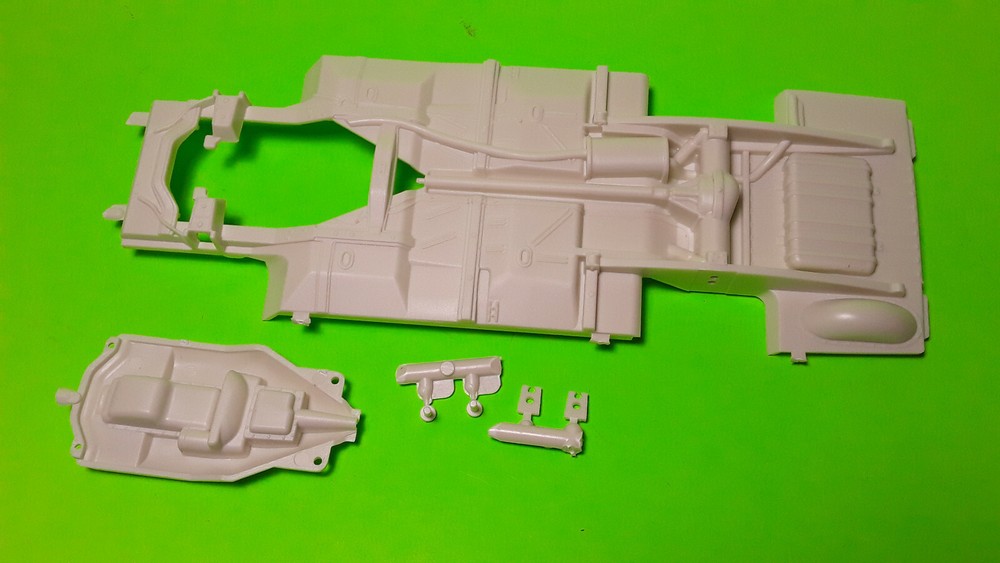 1963 Nova Chevy II Station Wagon 1/25 Frame Chassis AMT Craftsman Model Car Part