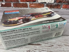 Monogram 1:24 Havoline Ford Thunderbird Skill 2 Model Kit #2430 NASCAR Davey