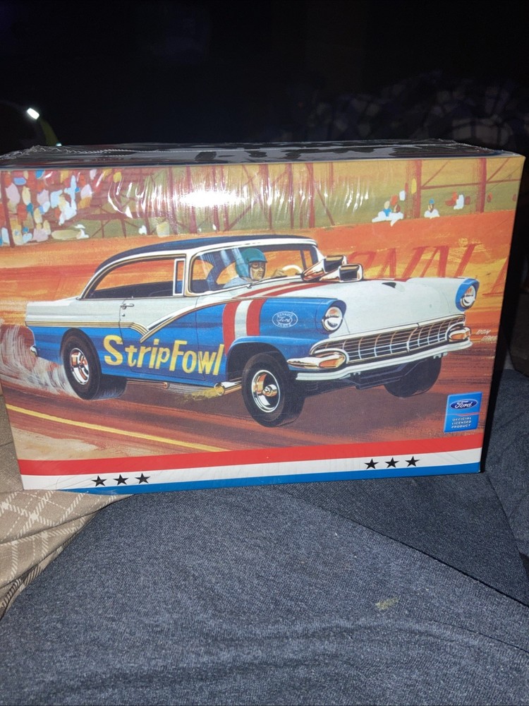 AMT 1308/12 STRIP FOWL ‘56 FORD HARDTOP 3n’1 MODEL KIT-NIB-1/25 SCALE