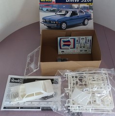 BMW 320i Tuner Series Rare 1/25 Revell Model Kit unstarted new NICE