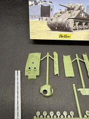 Heller 79883 Sherman M4 WWII Allied Forces Tan 1:72 Scale Model Kit New Military