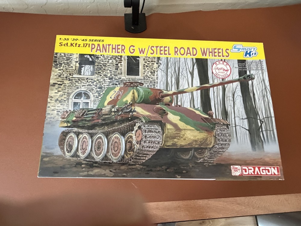 1/35 Dragon Sd.Kfz.171 Panther G w/Steel Road Wheels #KIT. 5491