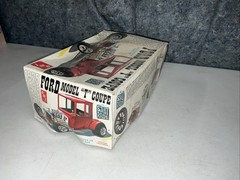 AMT Street Rods 1925 Ford Model T Coupe 1/25 Scale 1973 Model Kit