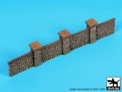Black Dog 1/72 Stone Wall with Pillars Section Vignette / Diorama (160mm) D72062