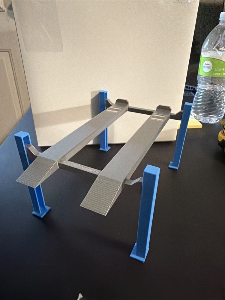 4 post model car lift 1:24 1:25 scale KIT Diorama In Silver And Blue! Paintable