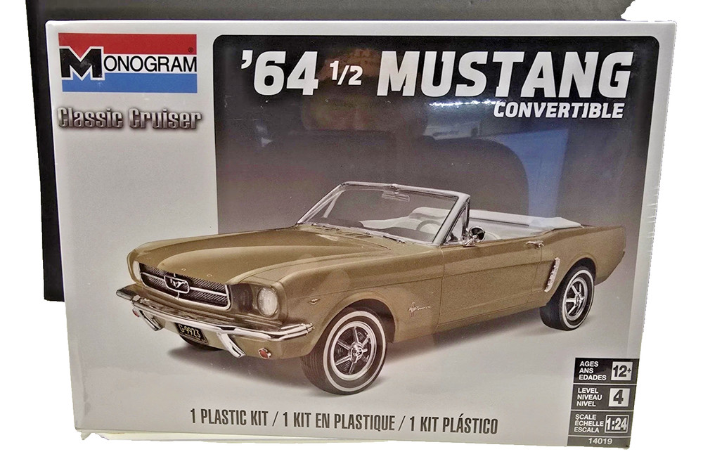 MONOGRAM 1:24 SCALE ” 1964 1/2 MUSTANG CONVERTIBLE ” CLASSIC CRUISER # 14019