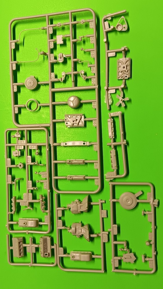 390 Engine Killer Detail 1971 Ford F-250 Custom 4×4 Pickup Truck Moebius 1/25
