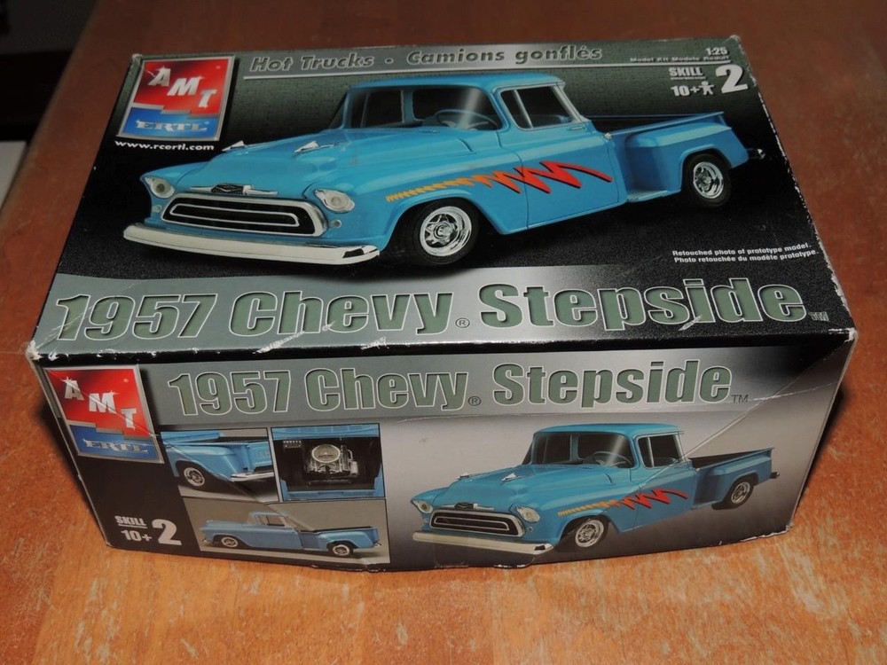 AMT ERTL 1957 Chevy Stepside Truck Model Kit NEW #6309 Contents Sealed 1/25