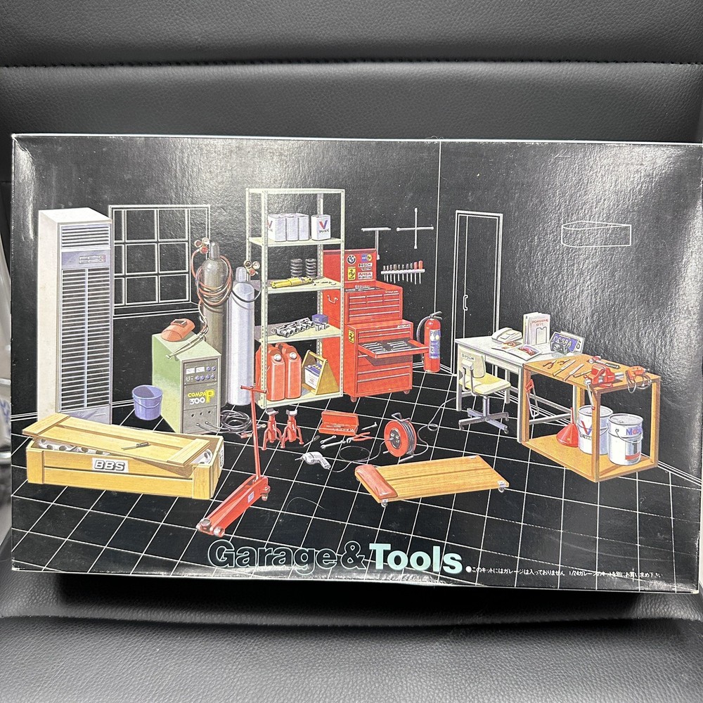 Garage And Tools Models Fujimi Vintage 1/24 Scale With Incomplete Garage