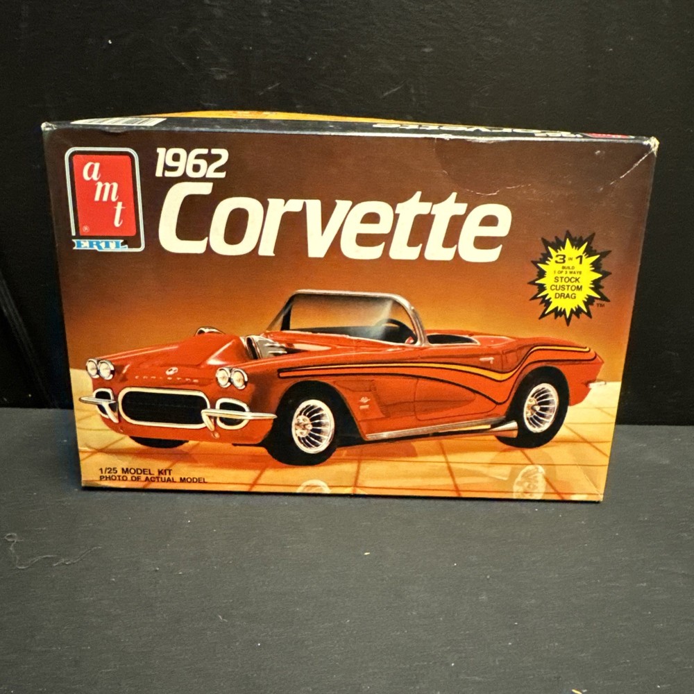 AMT Ertl 1962 Corvette 3 in 1 Kit # 6521 1:25 Unassembled
