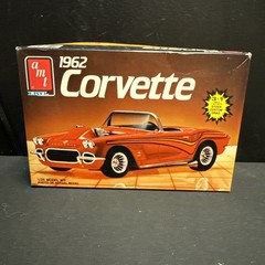 AMT Ertl 1962 Corvette 3 in 1 Kit # 6521 1:25 Unassembled