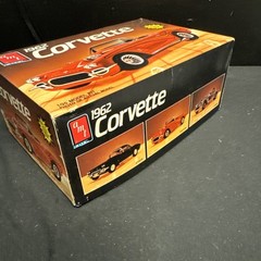 AMT Ertl 1962 Corvette 3 in 1 Kit # 6521 1:25 Unassembled