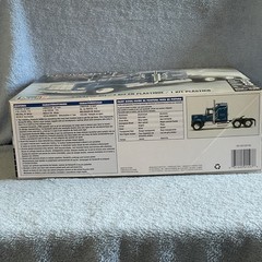 Revell Kenworth W900 Aerodyne 1:25 Unassembled Plastic Model Kit 85-1507