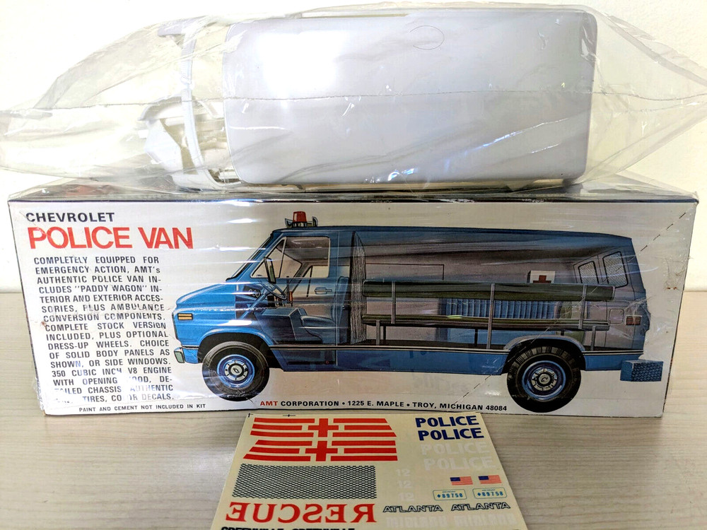 SUPER RARE! **ORIGINAL-ISSUE VINTAGE AMT CHEVY POLICE VAN KIT **SEALED BAG *NIB!
