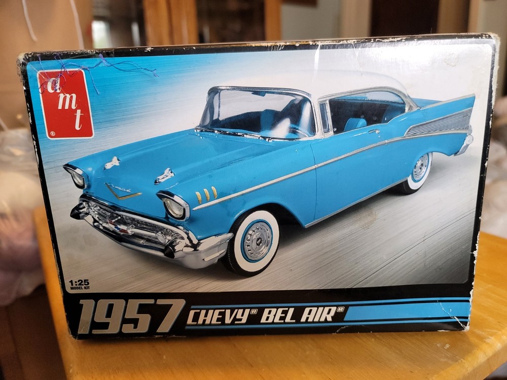 AMT 1957 Chevy Bel Air Model Kit Car Scale 1:25 – Blue/White, Round 2, Open Box
