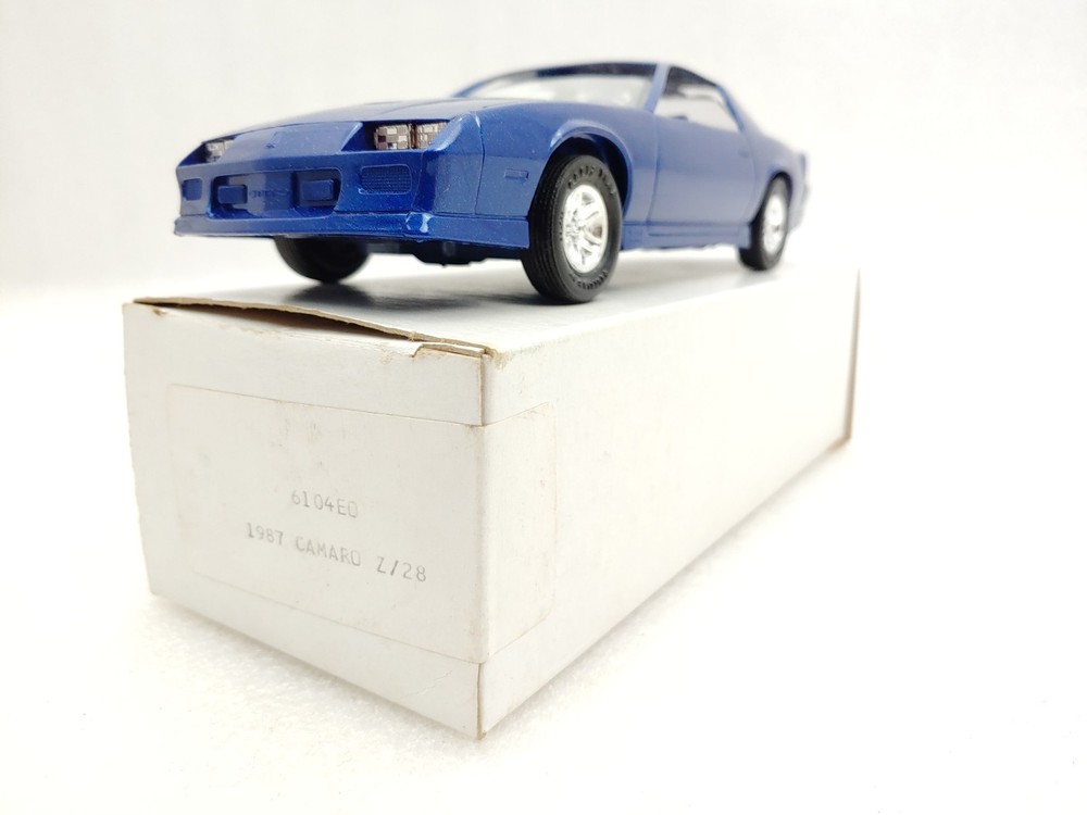 MPC 1:25 1987 Camaro Z-28 Blue Dealer Promo Car in Box