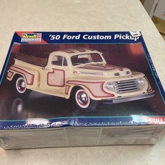 Revell Monogram ‘50 FORD CUSTOM PICKUP Scale 1:25 Model Kit 85-2494 NEW SEALED
