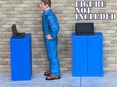1/24 1/25 Scale Computer Stand with Laptop – For car garage diorama (set of 2)