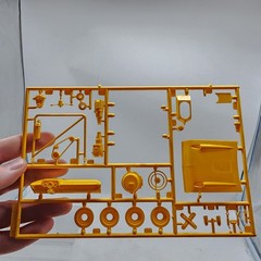 UH Monogram Yellow 1957 Chevy Nomad 1/25 Scale Model Kit #2235 READ DESCRIPTION