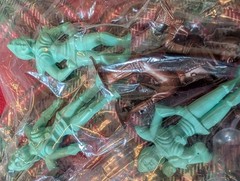 Glencoe models 1/20 Scale Space Men and Women with Plastic Helmets