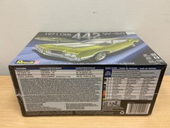 Revell 1971 Olds 442 W-30 1/25 Scale Unassembled Sealed Model Kit