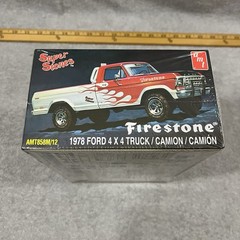 AMT Round 2 1978 Ford 4×4 Truck Firestone Super Stones 1/25 Model Kit AMT858M/03