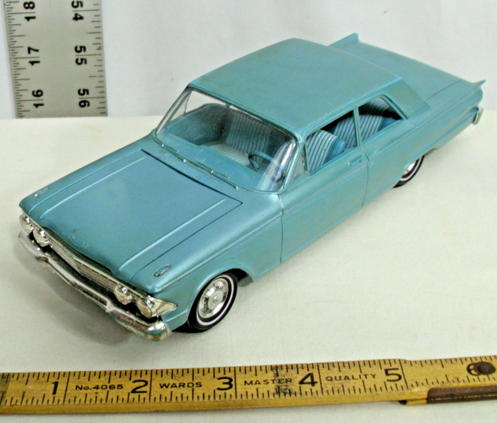 AMT 1962 FORD FAIRLANE 2DR. HT PROMO CAR MODEL IN BLUE