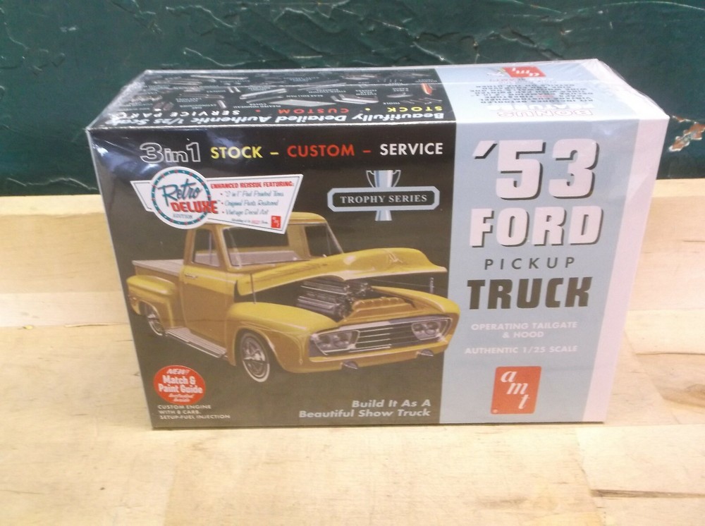 AMT ’53 Ford Pickup Truck 3in1 Retro Deluxe Trophy Series Kit AMT882