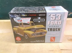 AMT ’53 Ford Pickup Truck 3in1 Retro Deluxe Trophy Series Kit AMT882