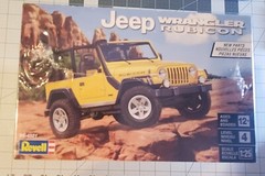REVELL 85-4501 JEEP WRANGLER RUBICON MODEL KIT NIB 1:25 SCALE