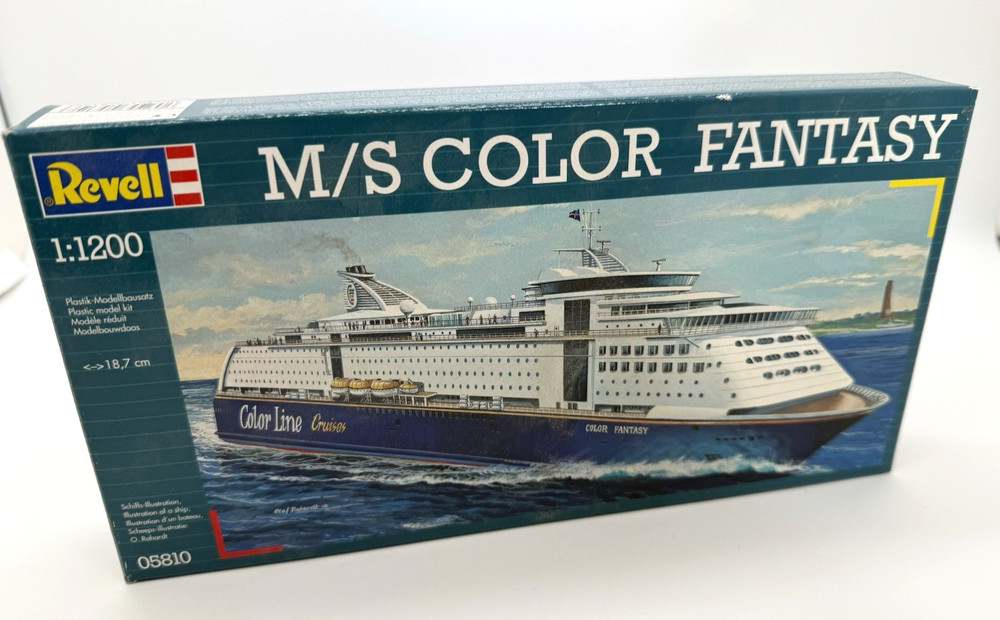 Revell #05810 05810 1/1200 Scale M/S Color Fantasy Model Cruise Ship NEW