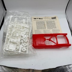 AMT/ERTL Chevrolet C-1500 Sportside model kit. 1/25 vintage