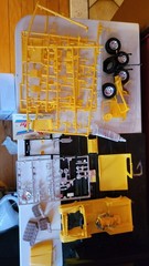 🔥 REVELL COMPLETE 1:24 JEEP CJ-7 Model Kit 1999 in Damaged Box Read Notes