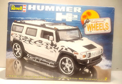 REVELL HUMMER H2 CALIFORNIA WHEELS 1/25 SCALE MODEL KIT STARTED W/ SEALED BAGS