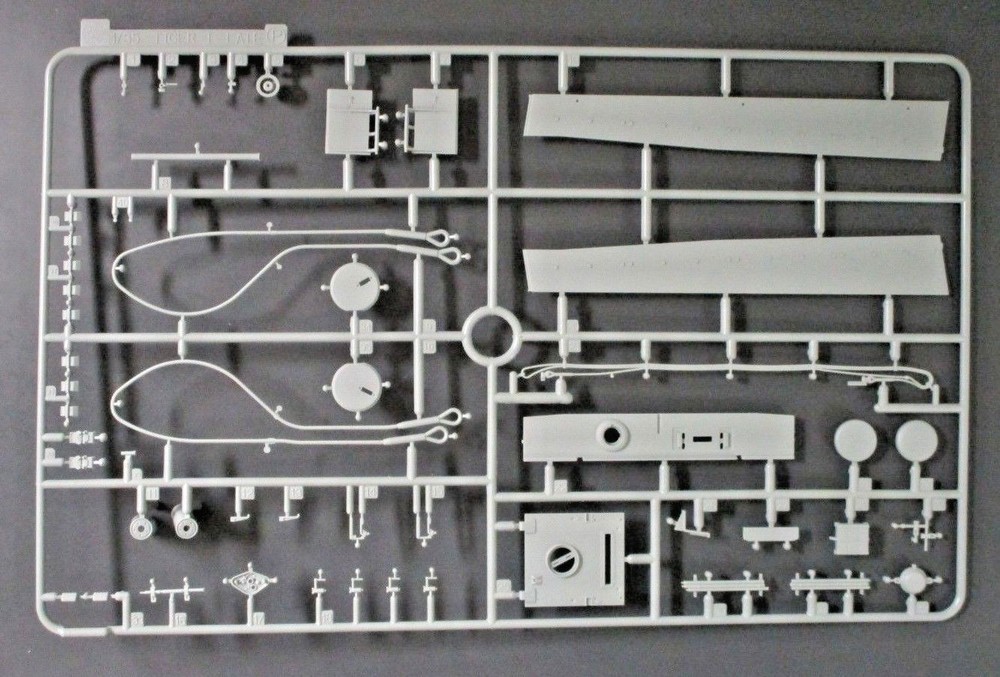 Dragon 1/35 Scale 1/35 Pz.Kpfw.VI Tiger I Late Parts Tree P from Kit No. 6406