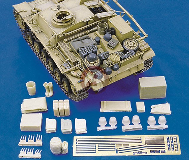 Royal Model 1/35 German StuG III Ausf.G Tank Stowage & Accessories Set WWII 130