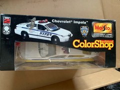 MAISTO 1/24 Assembly Line – NYPD Chevrolet Impala Patrol Car -Damaged Box New