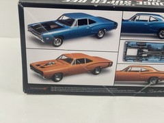 Monogram 1969 Dodge Super Bee 440 6 Pack 2in1 1/24 Plastic Model 85-4505 NOS