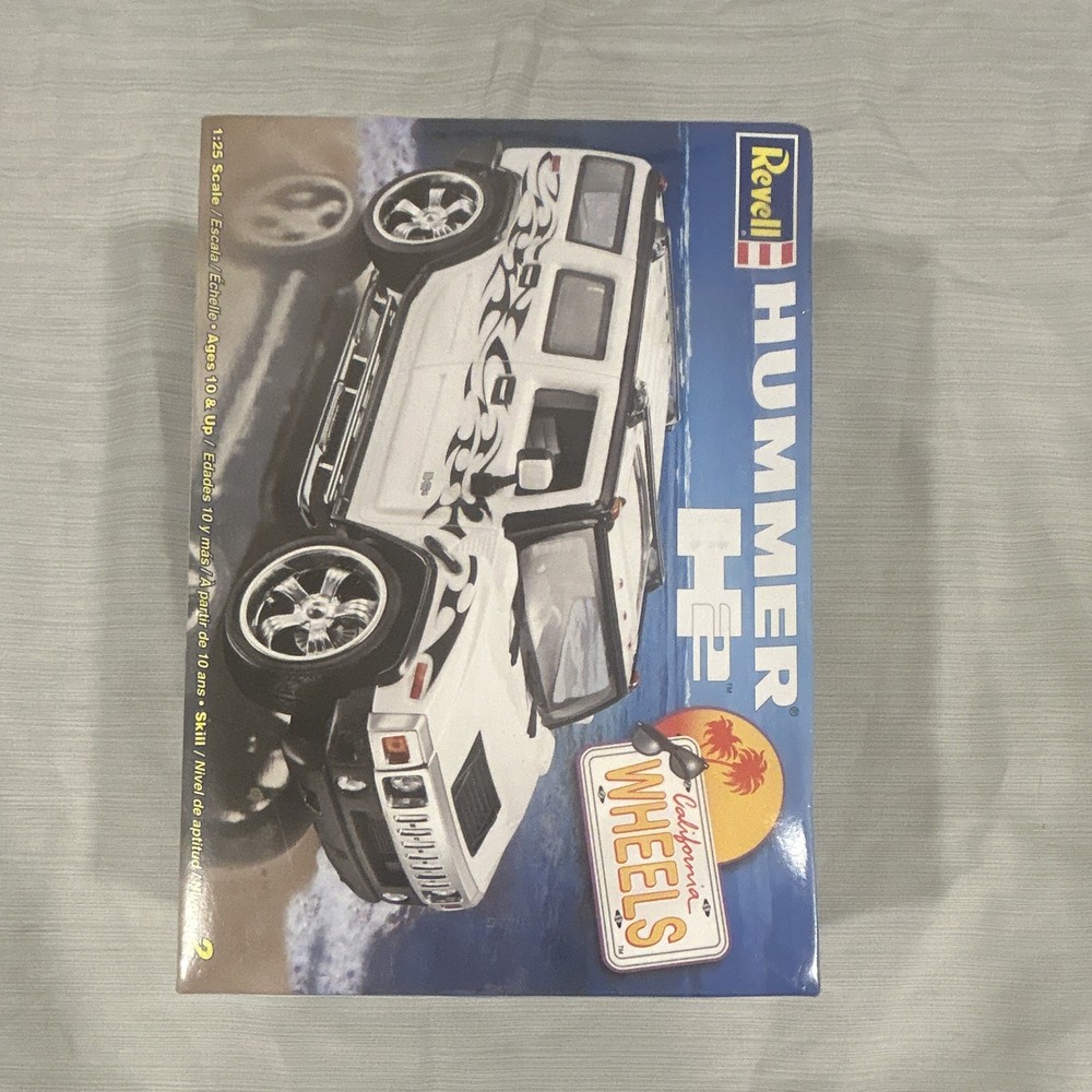 Revell Hummer H2 1:25 Model Kit New in box