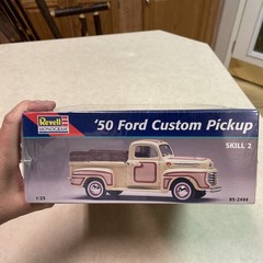 Revell Monogram ‘50 FORD CUSTOM PICKUP Scale 1:25 Model Kit 85-2494 NEW SEALED