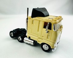 Snap Fit Over The Road Ford CL-9000 Sleeper Lindberg HO Scale Model Kit # 1047