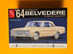 1964 PLYMOUTH BELVEDERE 2 DOOR HARDTOP MODEL KIT AMT ROUND 2 1/25 SCALE NEW LOOK